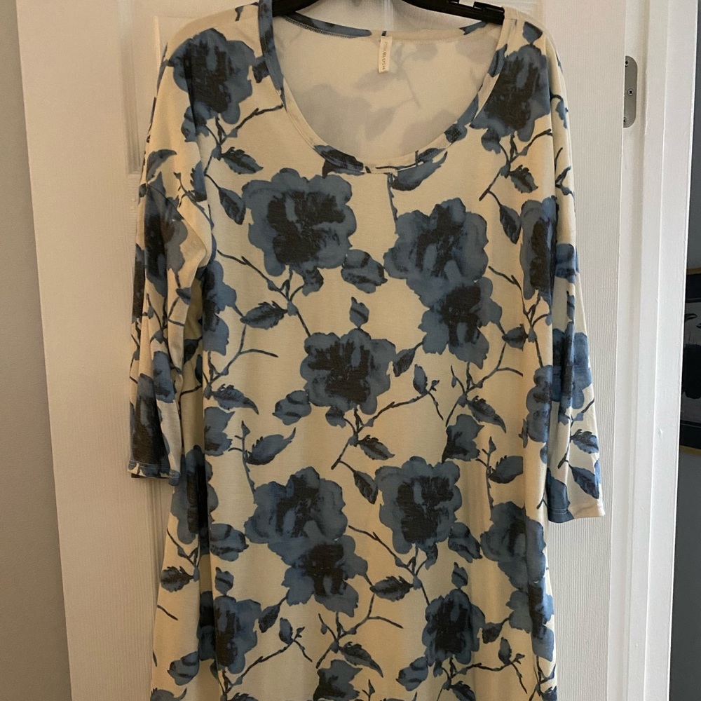 Pink blush maternity dress- never worn! Blue and white floral . 3/4 sleeve dress